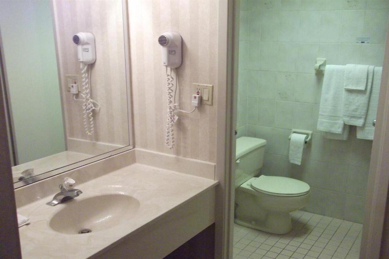 Travelodge By Wyndham Niagara Falls Lundys Lane Bagian luar foto
