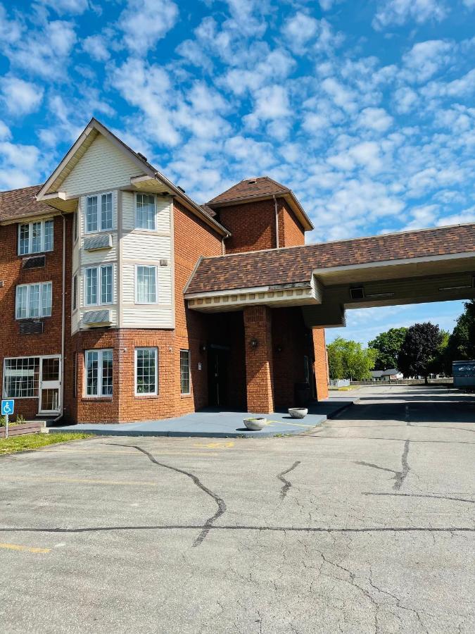 Travelodge By Wyndham Niagara Falls Lundys Lane Bagian luar foto