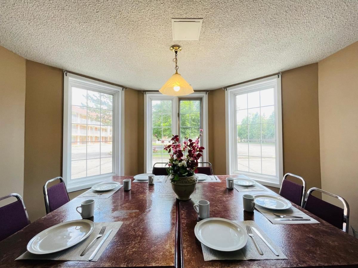 Travelodge By Wyndham Niagara Falls Lundys Lane Bagian luar foto