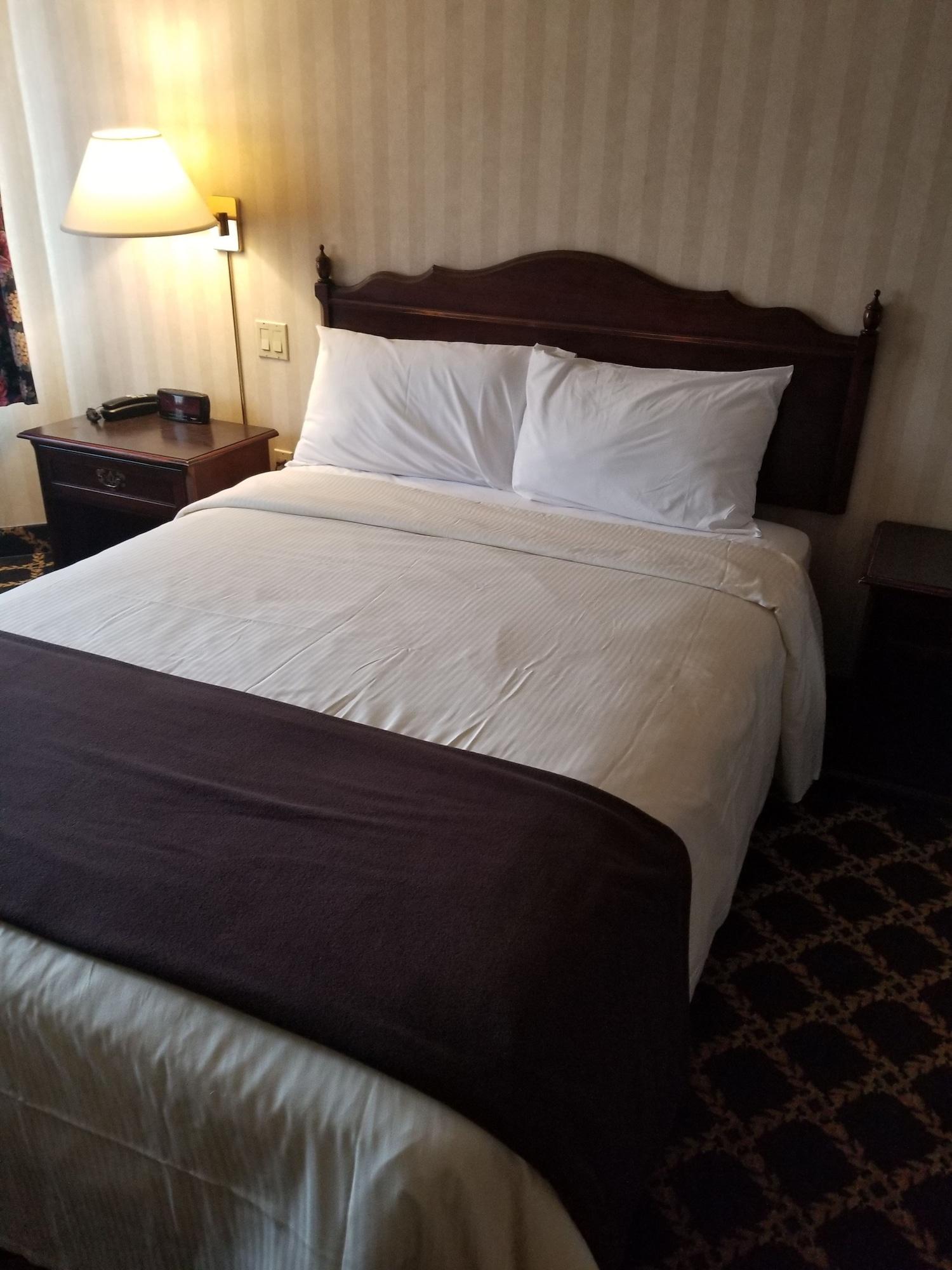 Travelodge By Wyndham Niagara Falls Lundys Lane Bagian luar foto