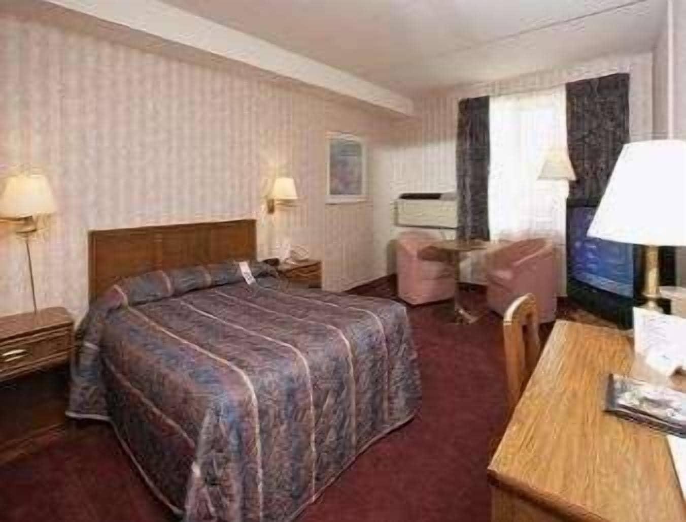Travelodge By Wyndham Niagara Falls Lundys Lane Bagian luar foto