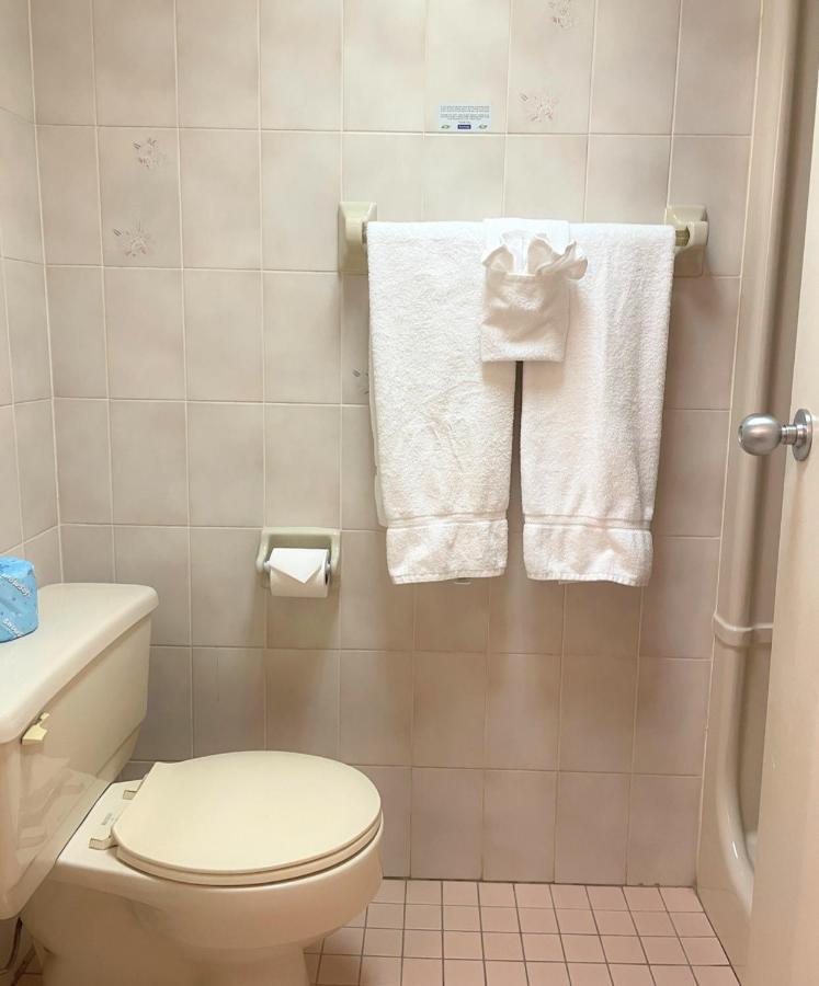 Travelodge By Wyndham Niagara Falls Lundys Lane Bagian luar foto