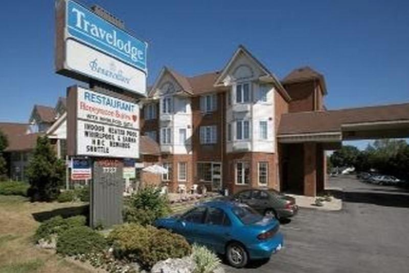 Travelodge By Wyndham Niagara Falls Lundys Lane Bagian luar foto