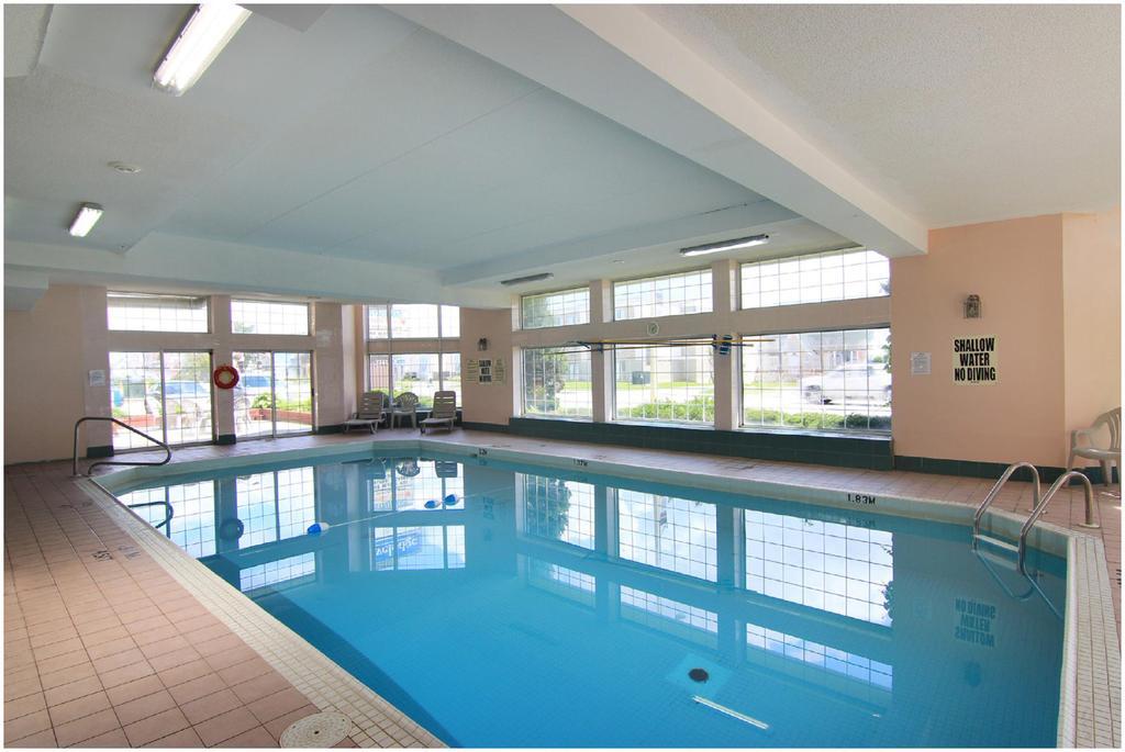 Travelodge By Wyndham Niagara Falls Lundys Lane Bagian luar foto
