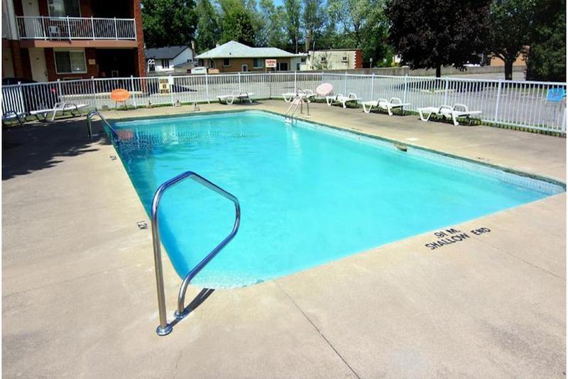 Travelodge By Wyndham Niagara Falls Lundys Lane Bagian luar foto
