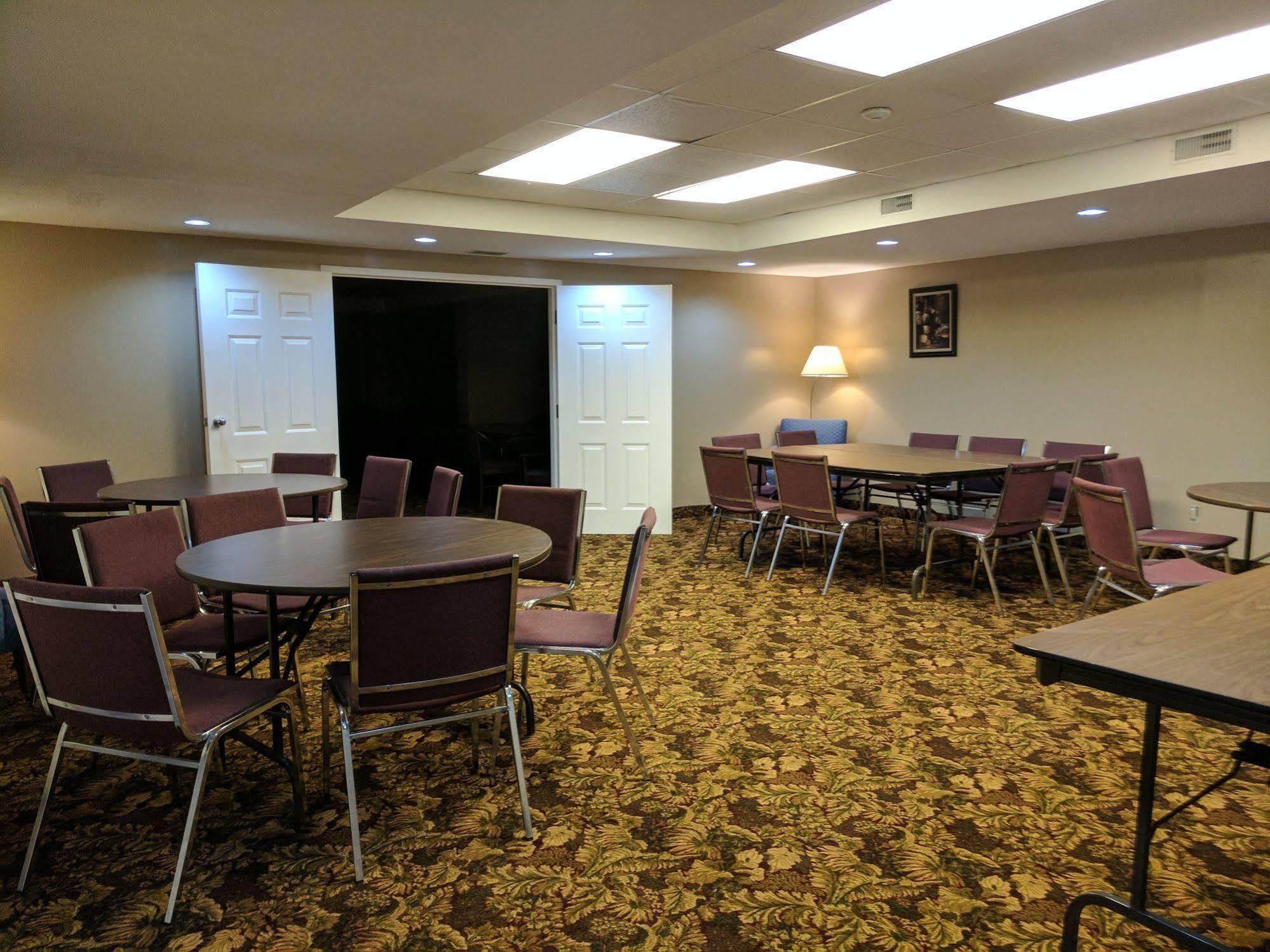 Travelodge By Wyndham Niagara Falls Lundys Lane Bagian luar foto
