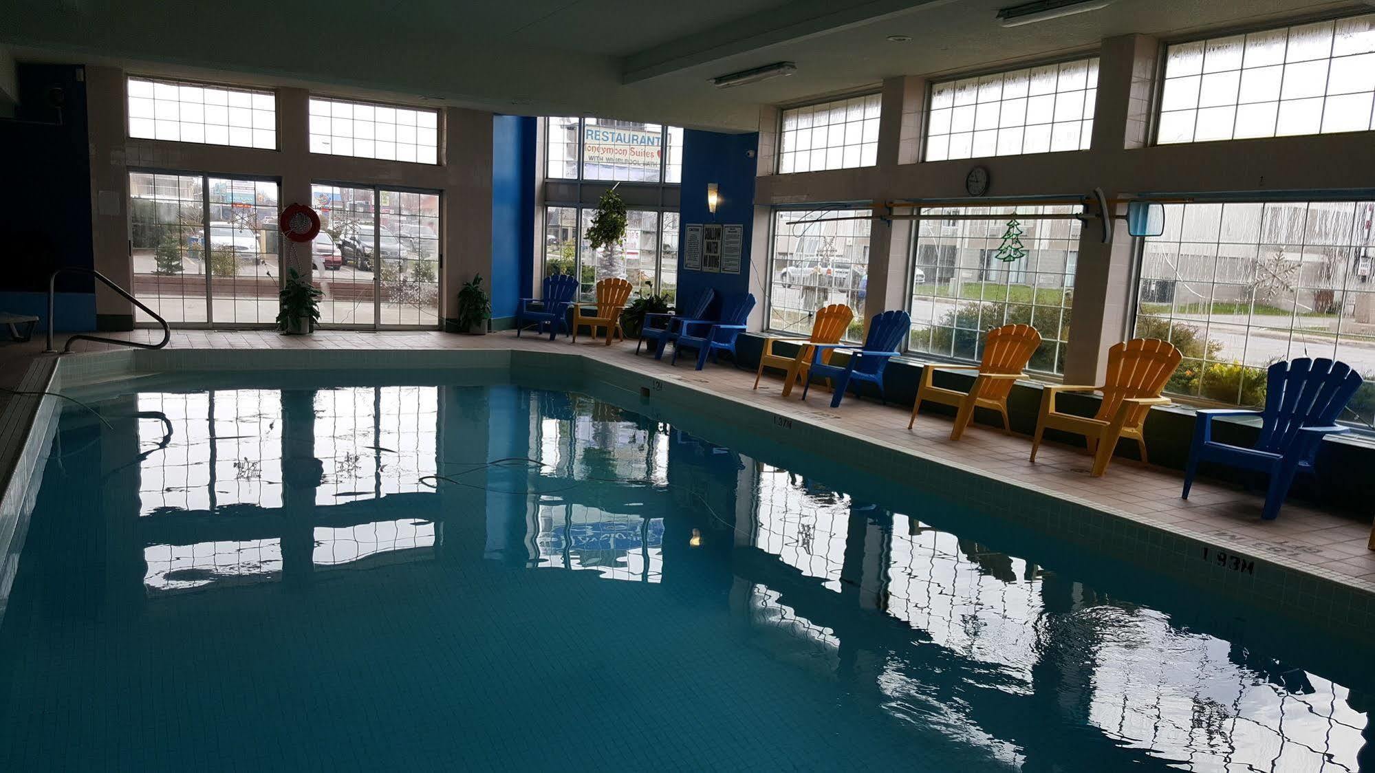 Travelodge By Wyndham Niagara Falls Lundys Lane Bagian luar foto